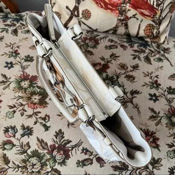 Coach beige off white signature print purse Hampton F13337 leather accents - Picture 6 of 9
